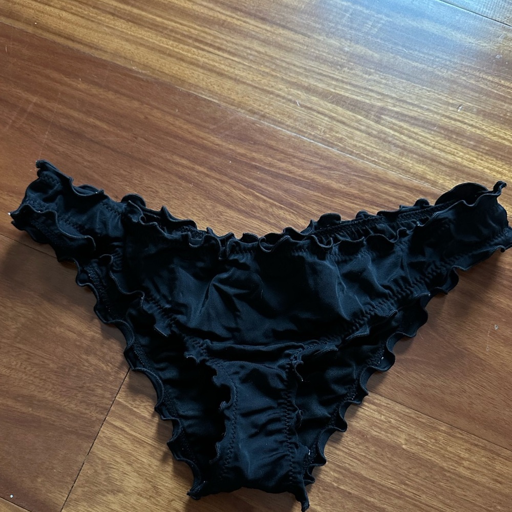 Women's Ruffle Cheeky Bikini BottomShade & Shore Black Size medium